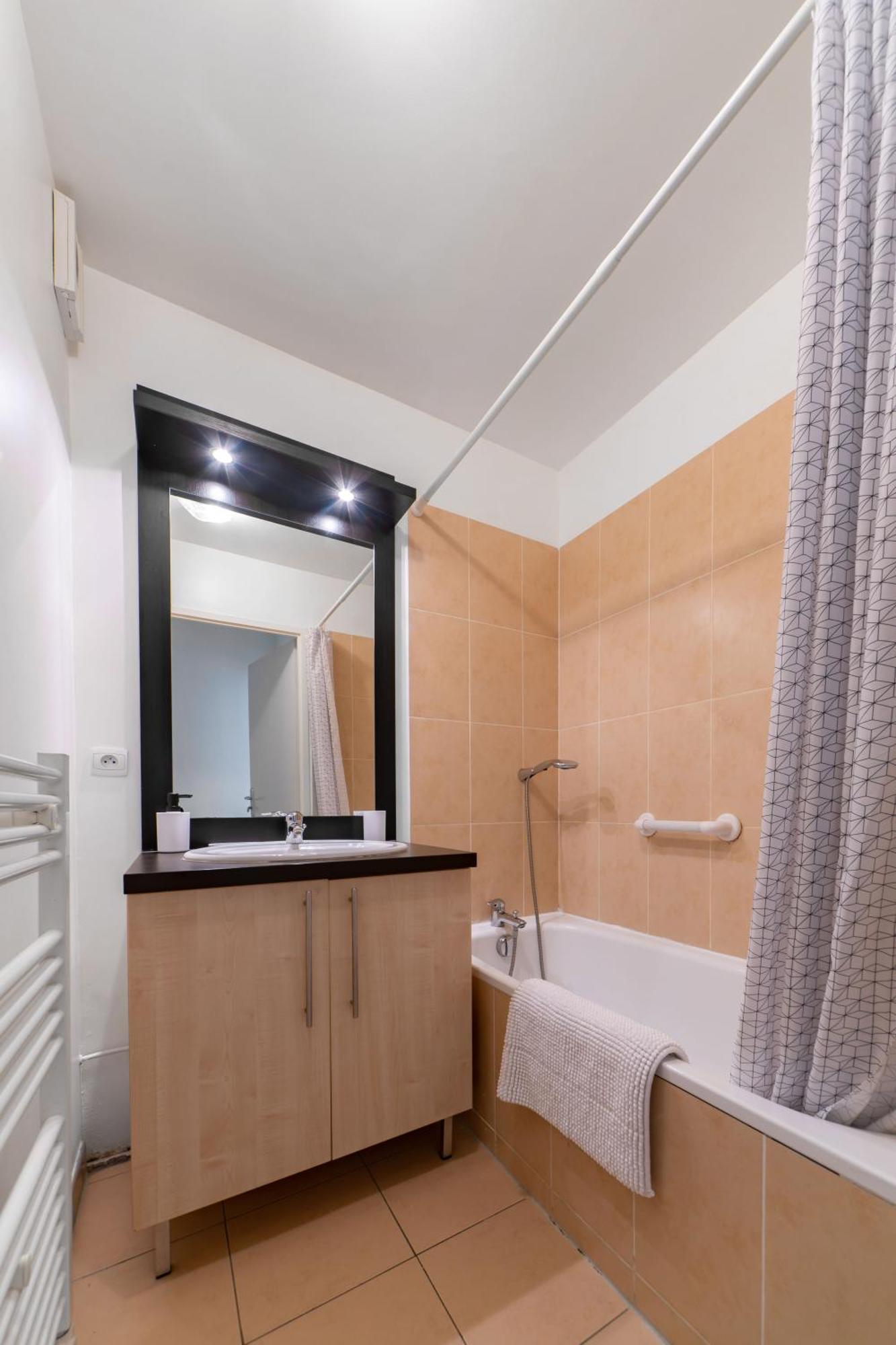 L'Eugenie - Appartement Design & Confort En Centre-Ville Vichy Extérieur photo